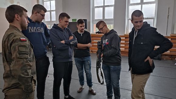 Spotkanie uczniów z żołnierzami WOT