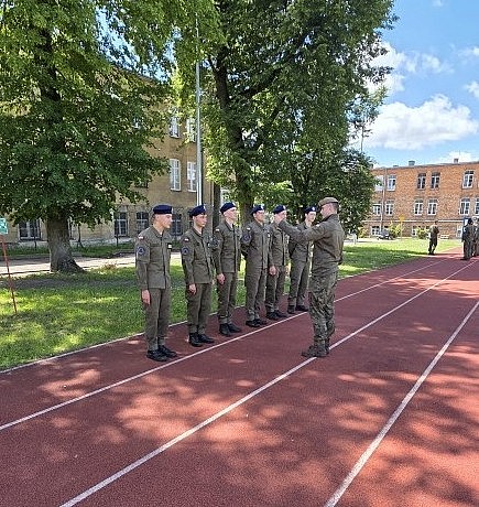 Szkolenie w terenie młodzieży z zakresu przygotowania wojskowego przez 13. Batalion lekkiej piechoty w Łomży.